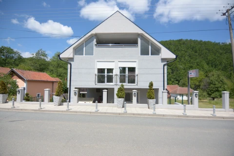 Sobe i apartmani SMILJA